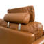 Causeuse en cuir brun clair avec 5 coussins Tussio