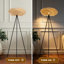 Lampe sur pied rustique avec base trépied et interrupteur au pied noir-415890866
