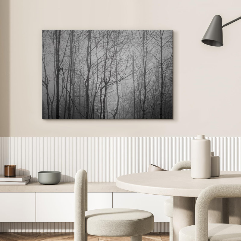 "Mystical Winter Woods, noir et blanc, arbres dénudés dans le brouillard, paysage naturel, illustrations, chic moderne" sur