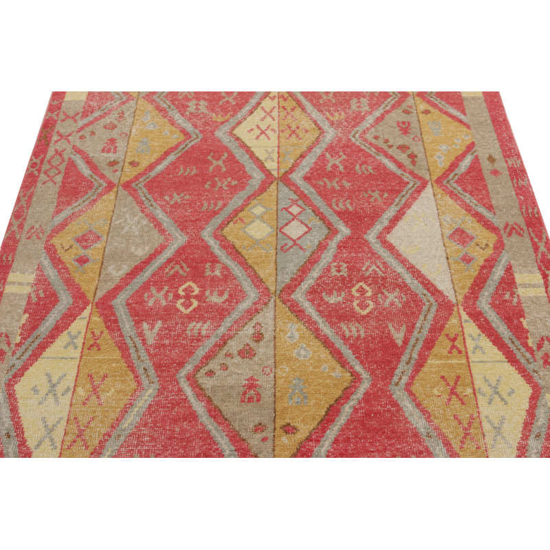 Distressed Homage Hand Knotted Wool Geometric Area Rug, Rectangle 5' x 7'