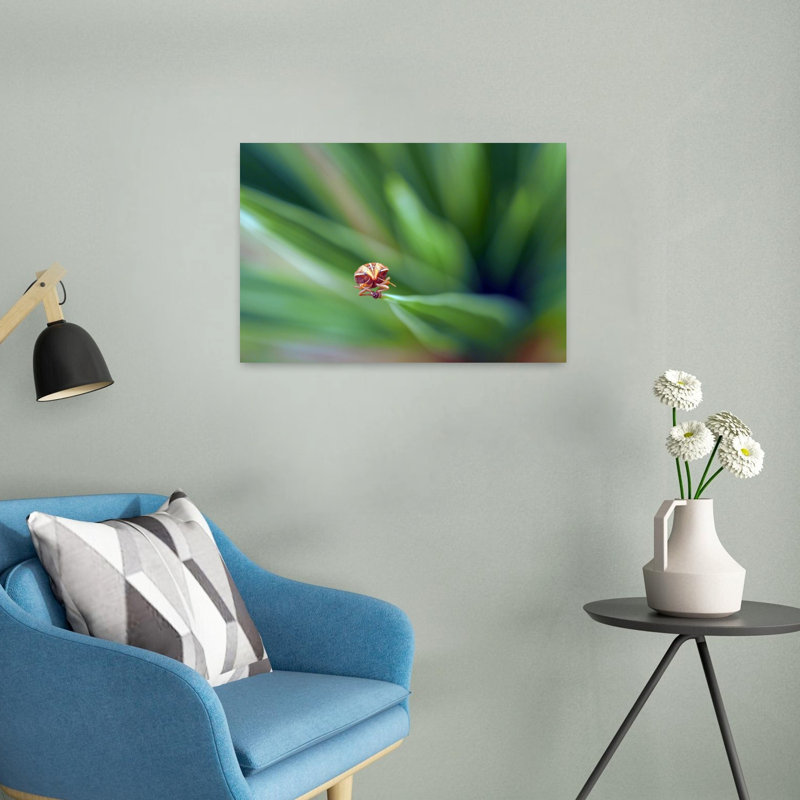 Petit insecte sur fond vert vibrant, abstrait, nature, plante, affiche murale, 16" H x 24" W