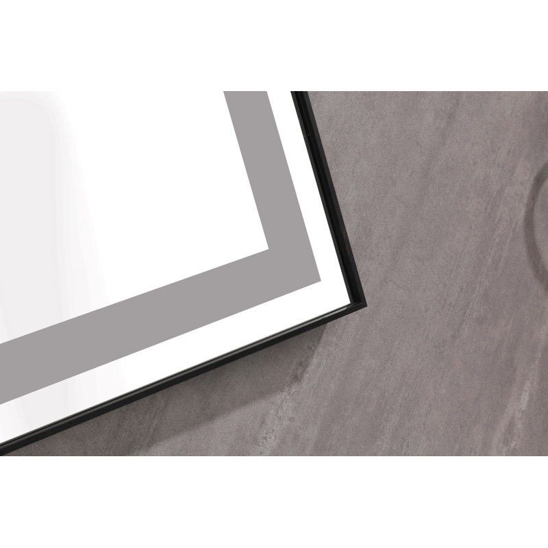 Le miroir à DEL de 96 po x 36 po est multifonctionnel et chaque fonction est contrôlée par un bouton tactile intelligent.