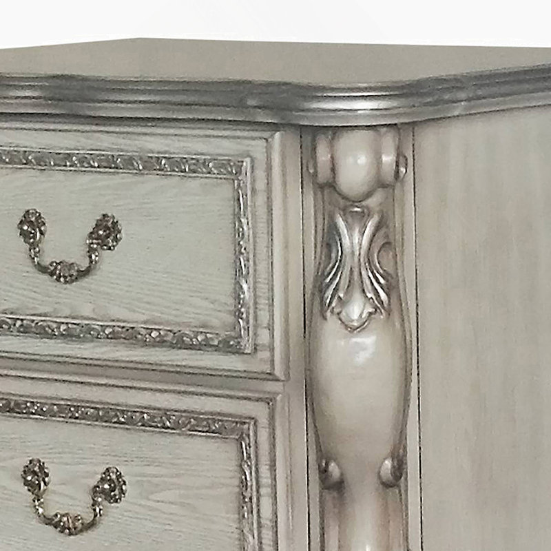 Table de chevet raffinée de style rétro avec tiroirs spacieux, glissières lisses, joints en queue d'aronde, intérieurs doublés de feutre et quincaillerie élégante pour le décor de la chambre à coucher