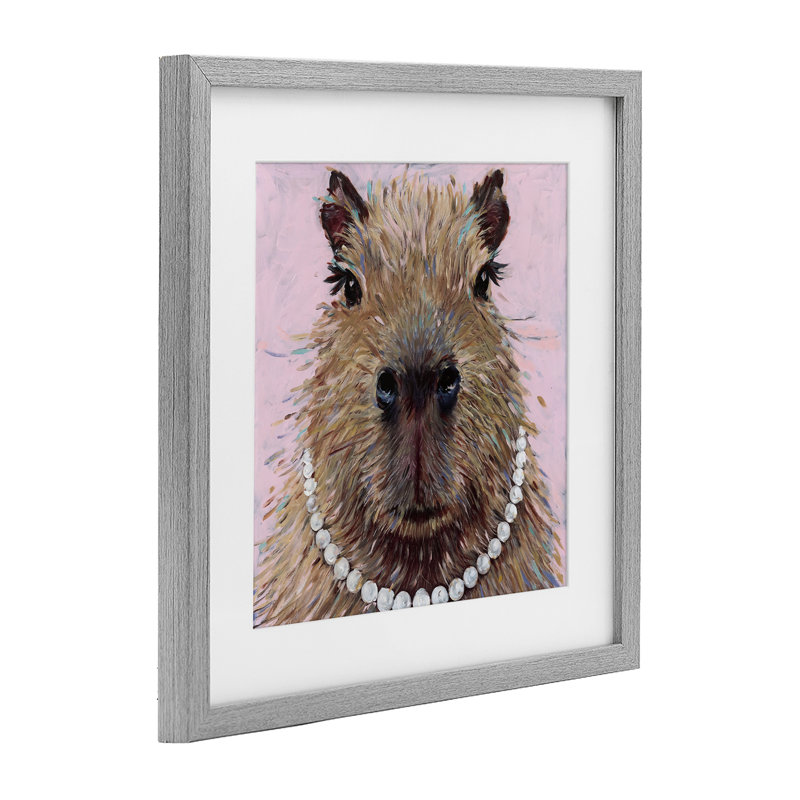 Capybara avec collier de perles, reproduction encadrée sous verre, design par Studio Bautista, H 16 po x l 16 po