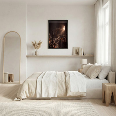 Art mural sur toile à capuchon en bronze avec fenêtre géométrique rougeoyante