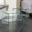 Table de bout moderne en verre trempé et aluminium avec design sécuritaire et résistant aux chocs