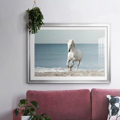 Cheval de plage Camargue - Art mural mural bord de mer mat et encadré sous verre acrylique