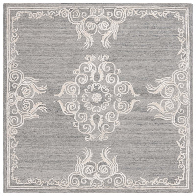 Southaven Hand Tufted Wool Viscose Cotton with Latex Oriental Rug in Gray/Ivory