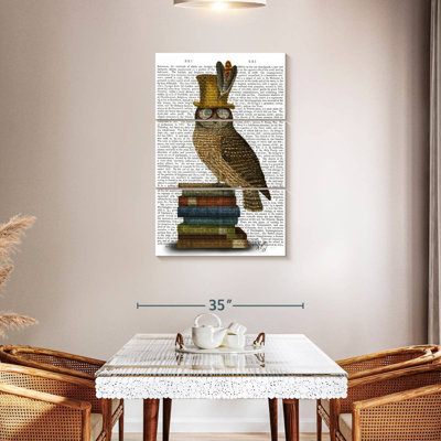 Hibou sur des livres