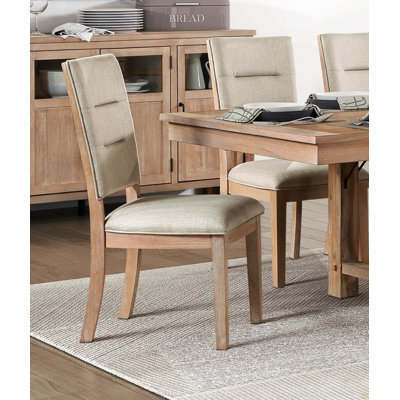 Magnifique ensemble de chaises de salle à manger en bois clair avec finition en chêne clair et siège rembourré beige