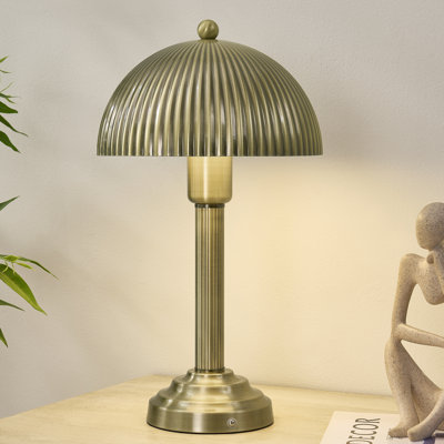 Lampe de table en métal 17,5 "avec abat-jour en laiton