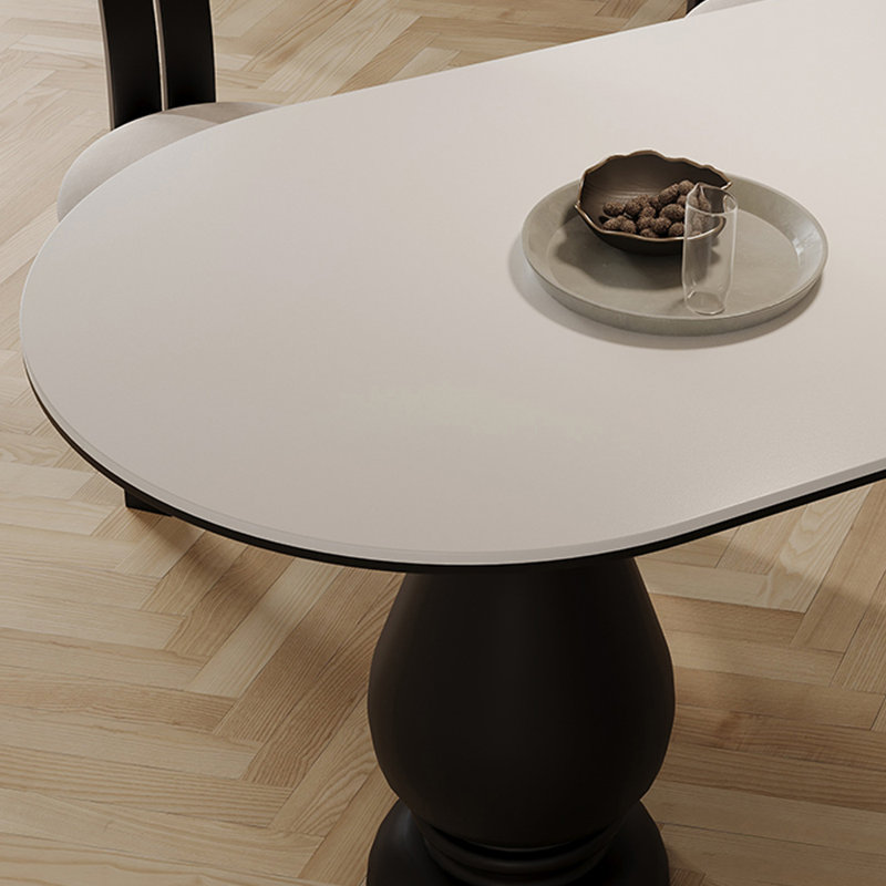 Une table avec un plateau en pierre et trois pieds, H 29,52 po x L 70,86 po x l 31,49 po