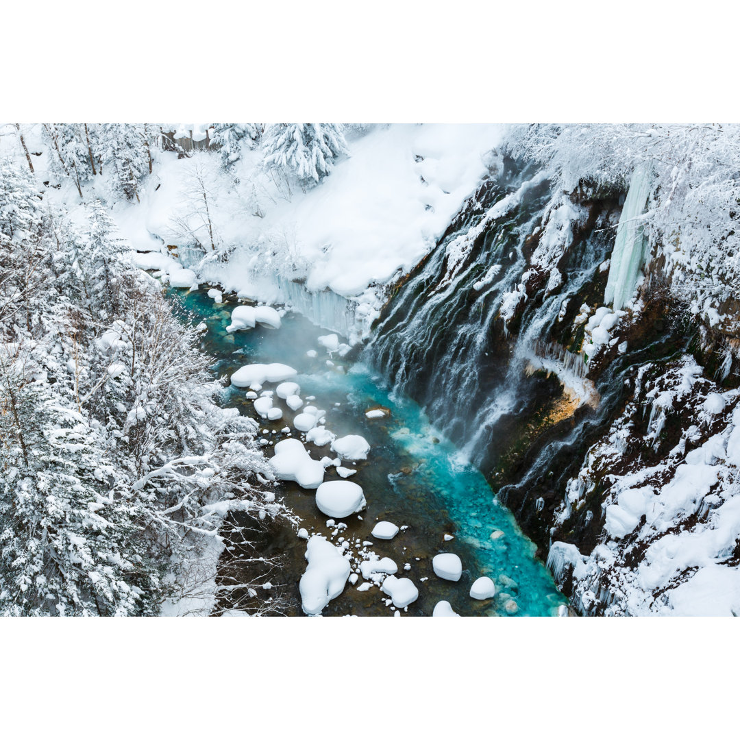 Shirogane Wasserfall im Winter an der Biei Patchwork Road, Hokkaido, Japan