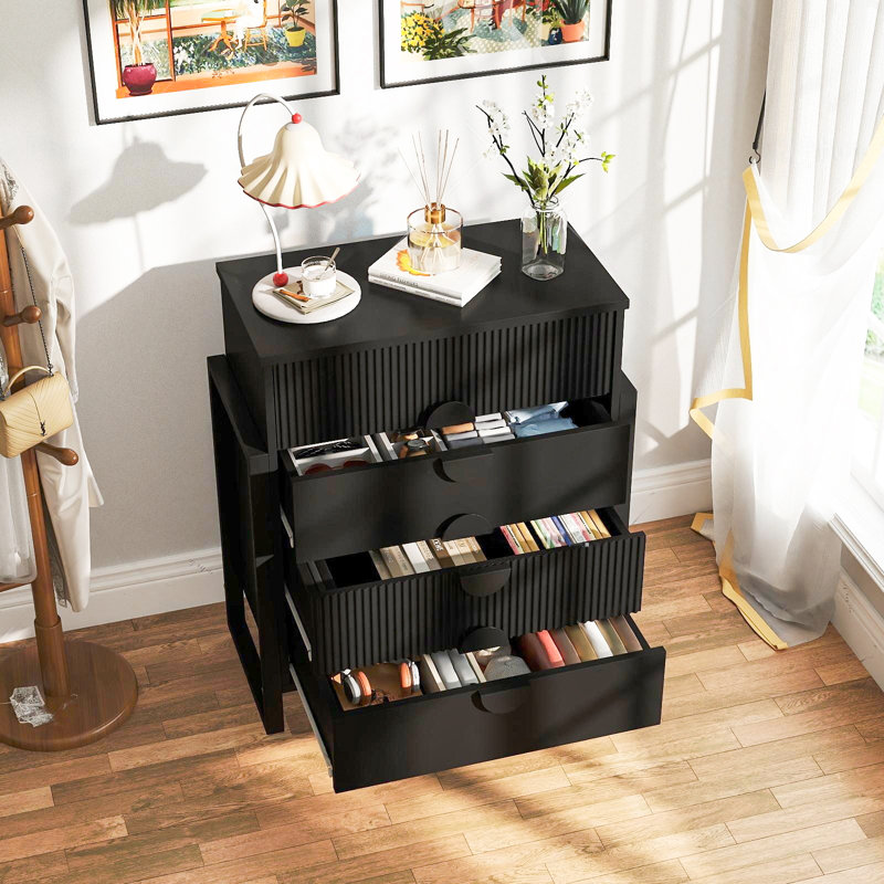 Commode 4 tiroirs cannelée Ebern Designs, Noir