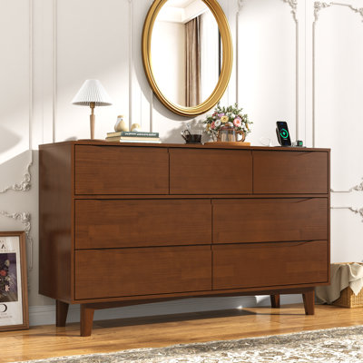 Commode 7 tiroirs en bois massif 55,12 po avec 2 prises et 2 ports USB