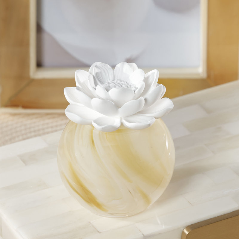Diffuseur d'huile parfumée en porcelaine Petals, 1,69 oz, Bergamote et poivre rose