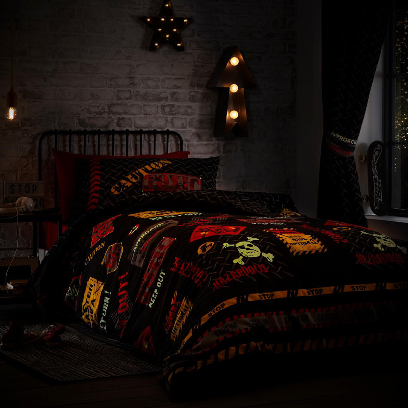 Toxic Duvet Cover Set, 200 x 200cm Duvet Cover + 2 Standard Pillowcases
