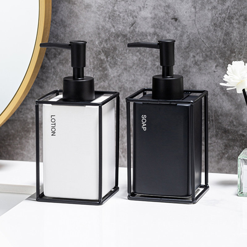 Distributeur de savon pour salle de bain