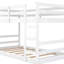 Lit simple au-dessus d'un lit superposé blanc avec, peu encombrant, pieds en pin robustes, lattes pour matelas, silhouette épurée, lit de chambre à coucher rehaussé, conception centrée, structure en bois, planche, ensemble de lattes, petites configurations convenables