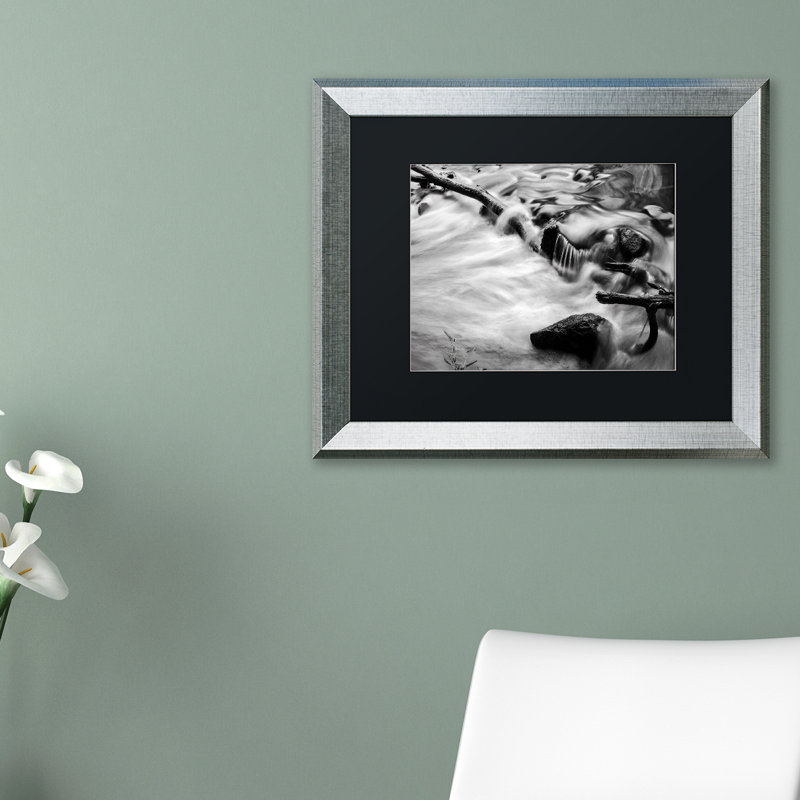 «Joden Black River» par Jason Shaffer, reproduction de photo encadrée, H 16 po x l 20 po x P 0,5 po, Noir
