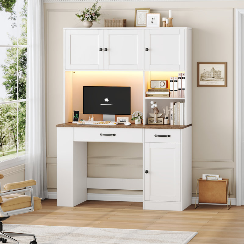 Bureau intelligent l 47,2 po x H 70,9 po avec huche, bureau d'ordinateur avec station de charge, lumières à DEL de 16 couleurs, porte-revues et tablettes réglables, table d'écriture pour bureau personnel