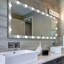 Miroir de salle de bain pleine grandeur avec lumières-106864612