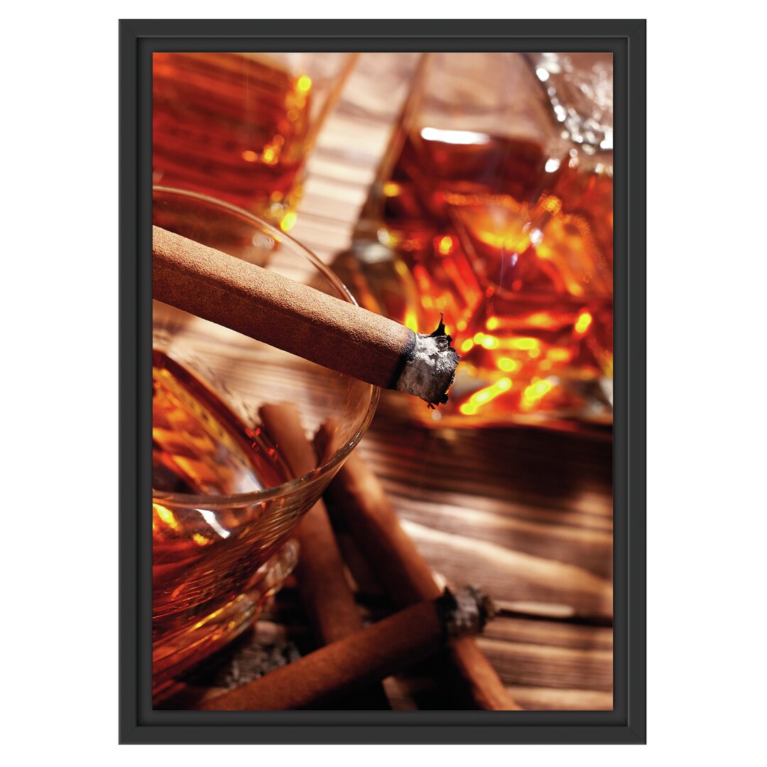 Gerahmtes Wandbild Edler Whiskey mit Zigarre