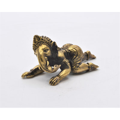 Figurine rampante Ganesh. Détails fins en laiton avec une belle patine dorée.