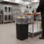 Poubelle carrée en plastique 23 pouces avec canaux d'aération-128820945