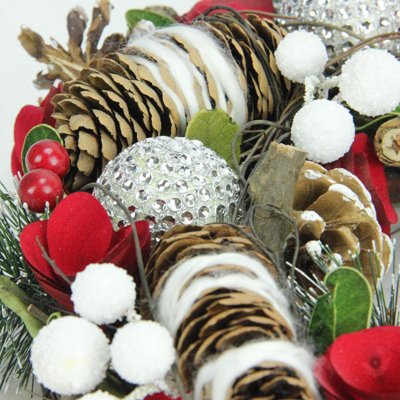 Couronne de Noël artificielle en forme de pomme de pin givrée et d'argent - non éclairée 13,5 po