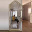 Miroirs pleine grandeur en bois manufacturé arqué-129931373