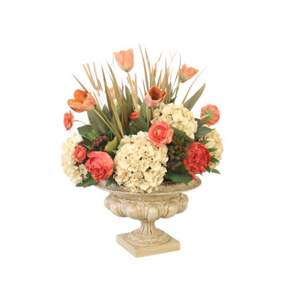 Tulipe, hortensia et pivoines dans l'urne