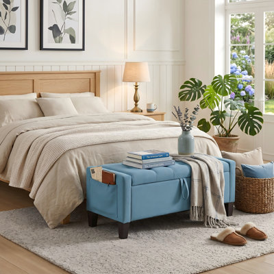 Banc de rangement avec repose-pieds et charnière de sécurité, capacité 350 lb