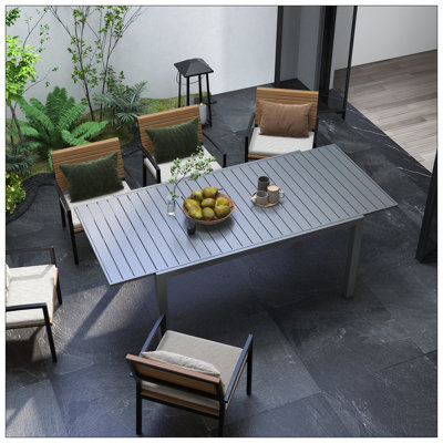 Table de patio extensible Outsunny, table de patio rectangulaire, table de salle à manger d'extérieur pour 6 à 8 personnes avec structure en aluminium et plateau à lattes pour jardin, pelouse, balcon, terrasse, gris anthracite