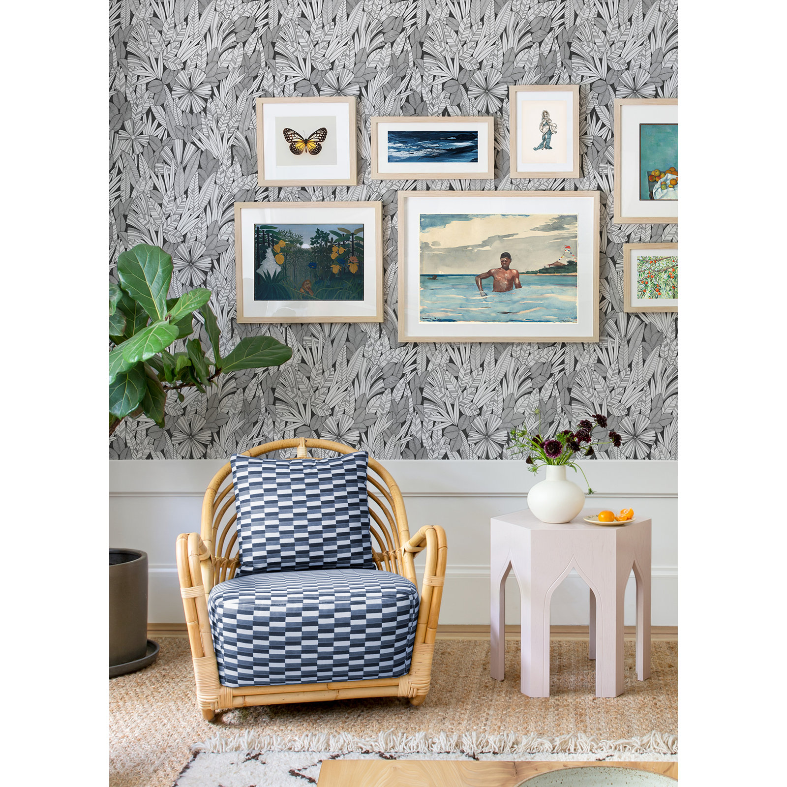 Avellana Botanical Wallpaper, Black