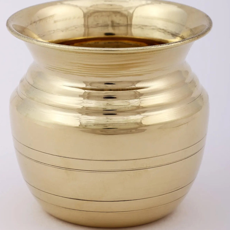 Petit vase rituel indien traditionnel de 2 pouces pour autels, Puja Kalash, en laiton