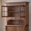 Une armoire vintage française en bois massif sculpté