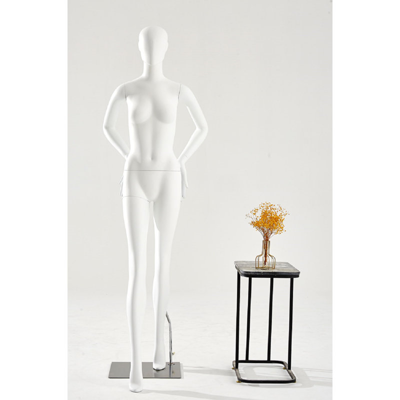 Altoria People Statue, White