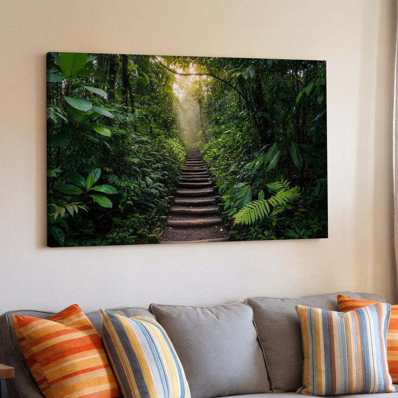 Toile, "Tranquil Jungle Path" méandre à travers une forêt tropicale dense avec un feuillage vert imposant de chaque côté