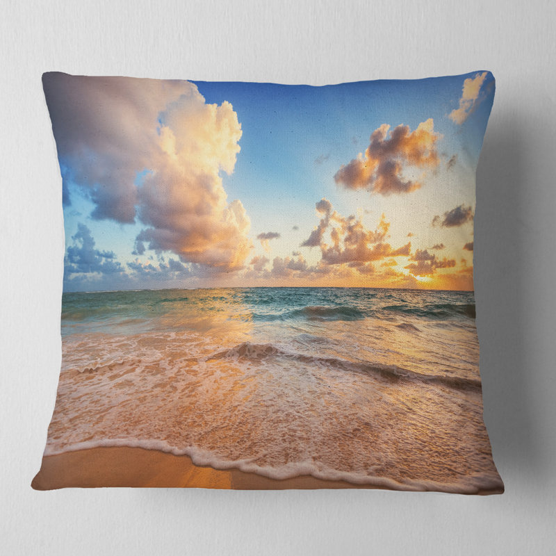 Magnifique oreiller imprimé Cloudscape over Beach - Sea & Shore, 18 po x 18 po, Coussin décoratif