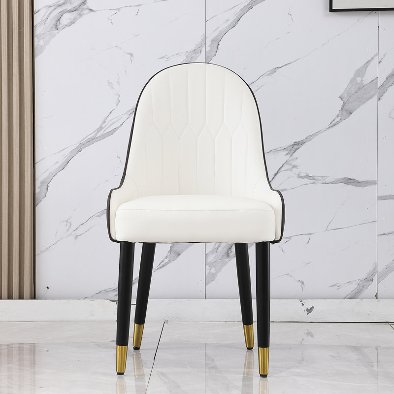 2 chaises en similicuir avec des pieds en métal, noir, style moderne pour différentes pièces, ergonomique et robuste dans un style Mid-Century confortable,