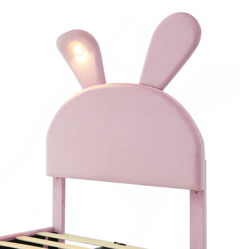 Lit plateforme simple tapissier avec oreilles dessinées et tête de lit rose clair