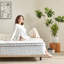Matelas hybride dans une boîte avec mousse à mémoire de forme et ressorts ensachés-251860969