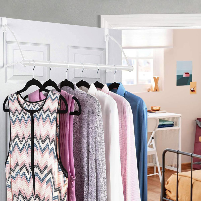 Suspendu au-dessus de la porte pour vêtements, Blanc