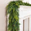 Guirlande de Noël de 2,74 m (9 pieds) en polyéthylène mélangé, composée de verdure et de pommes de pin