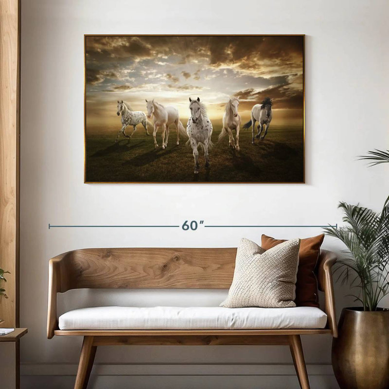 Chevaux blancs dramatiques, 46 po x 31 po, Cadre flottant doré