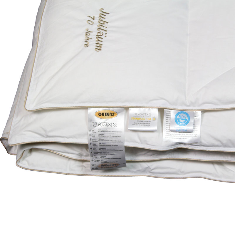 Duvet, 200 x 220 cm, 90% Duckdown and 10% duckfeathers