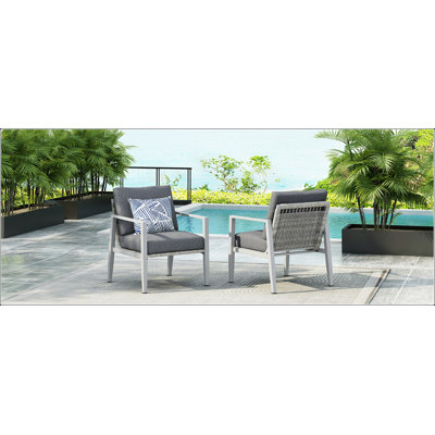 Ensemble de 2 chaises longues en aluminium avec des accents de corde élégants et des coussins confortables, parfaits pour les espaces intérieurs et extérieurs modernes