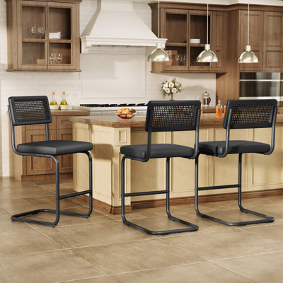 3 pièces Tabouret de bar H 26,1 po - Similicuir rembourré - Structure en fer avec dossier en rotin - Tabouret de cuisine à hauteur de comptoir - Noir