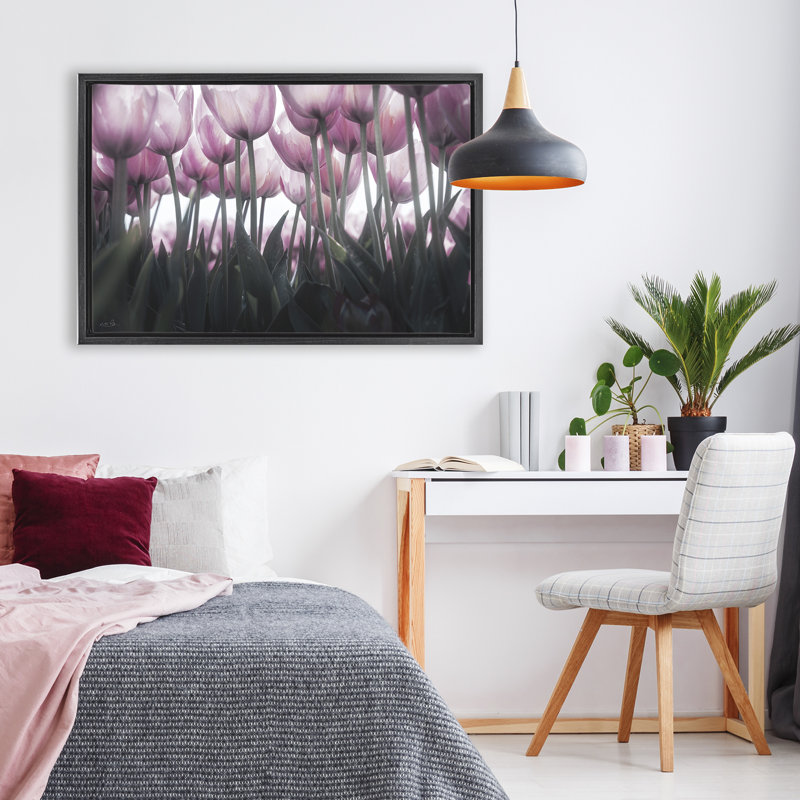 Cadre flottant de tulipe mauve édifiant par Martin Podt, Cadre flottant noir de jais, H 21 po x l 31 po